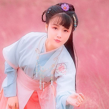 粉色帶團(tuán)扇女生頭像，唯美古風(fēng)真人頭像