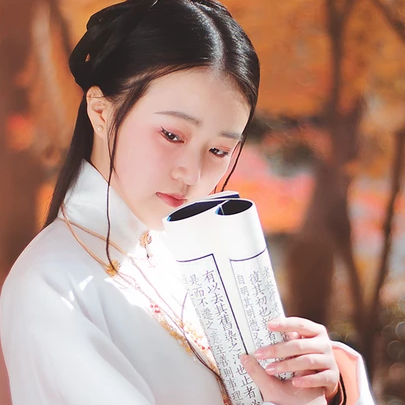 文藝看書女生頭像，唯美古風真人頭像
