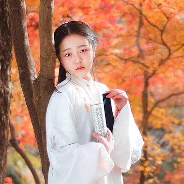 文藝看書女生頭像，唯美古風真人頭像