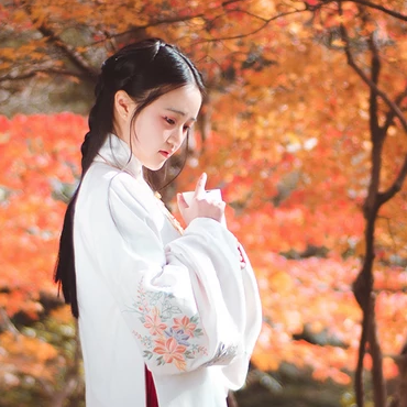 文藝看書女生頭像，唯美古風真人頭像