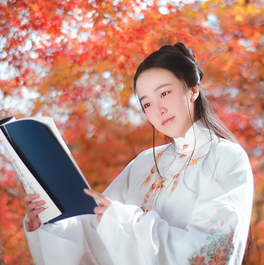 文藝看書女生頭像，唯美古風真人頭像