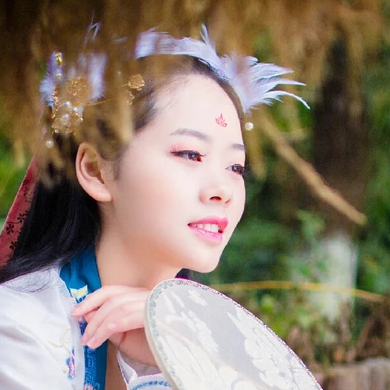 羽毛女生頭像，唯美古風(fēng)真人頭像