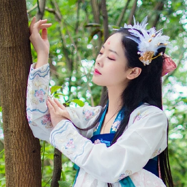 羽毛女生頭像，唯美古風(fēng)真人頭像