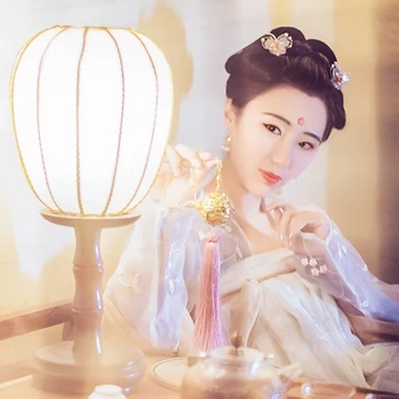 燈下帶團扇女生頭像，唯美古風(fēng)真人頭像