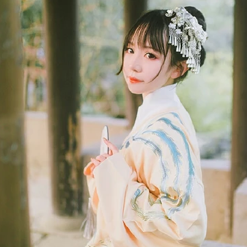 清新可愛帶團扇女生頭像，唯美古風真人頭像