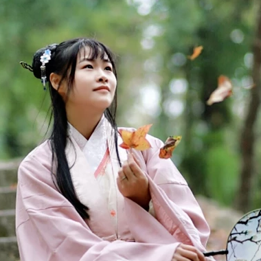 楓葉韻味女生頭像，唯美古風(fēng)真人頭像