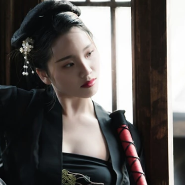 霸氣喝酒帶兵器女生頭像，唯美古風(fēng)真人頭像