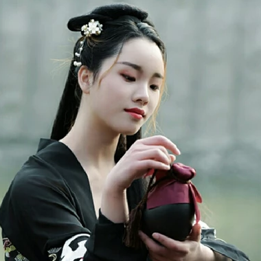 霸氣喝酒帶兵器女生頭像，唯美古風(fēng)真人頭像