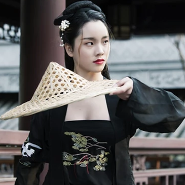 霸氣喝酒帶兵器女生頭像，唯美古風(fēng)真人頭像