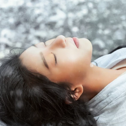 雪地霸氣喝酒女生頭像，唯美古風真人頭像