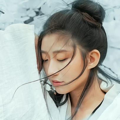 雪地霸氣喝酒女生頭像，唯美古風真人頭像