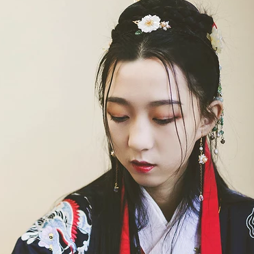 書香氣息女生頭像，唯美古風(fēng)真人頭像