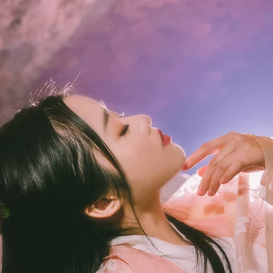 粉衣蓮燈女生頭像，唯美古風(fēng)真人頭像