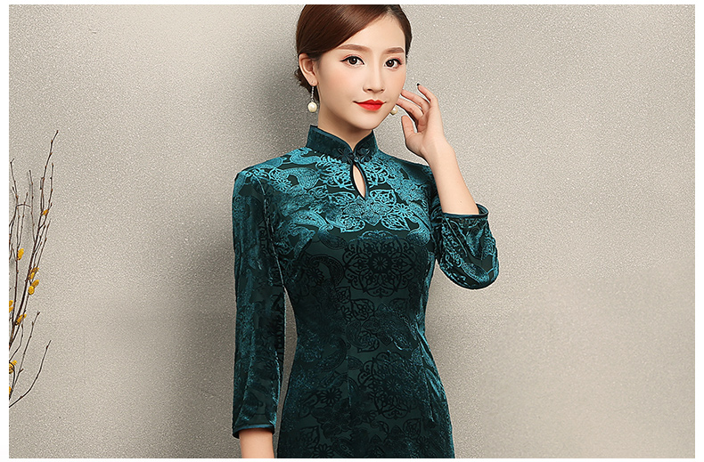 墨綠貴春旗袍，復(fù)古絲絨燒花旗袍裙