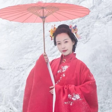 梅花雪紅衣女生頭像，唯美古風真人頭像