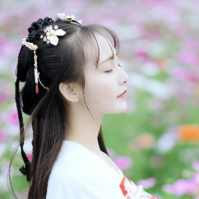 小清新花朵帶團扇女生頭像，唯美古風真人頭像
