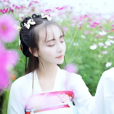 小清新花朵帶團扇女生頭像，唯美古風真人頭像