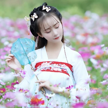 小清新花朵帶團扇女生頭像，唯美古風真人頭像
