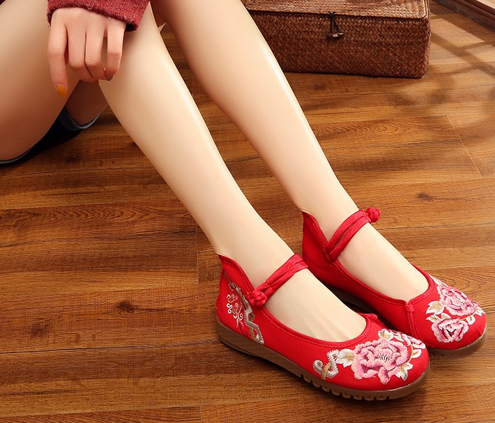 喜結(jié)連理中式新娘繡花鞋，刺繡平底秀禾鞋