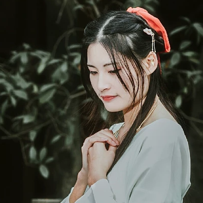 清新文藝帶傘女生頭像，唯美古風(fēng)真人頭像