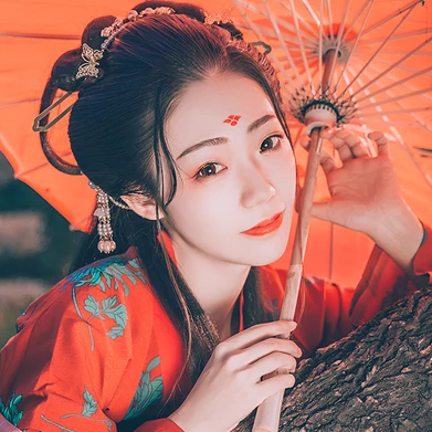 嬌艷紅衣帶傘生頭像，唯美古風(fēng)真人頭像