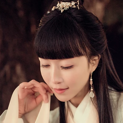 素雅帶團(tuán)扇生頭像，唯美古風(fēng)真人頭像