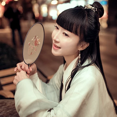 素雅帶團(tuán)扇生頭像，唯美古風(fēng)真人頭像