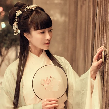 素雅帶團(tuán)扇生頭像，唯美古風(fēng)真人頭像