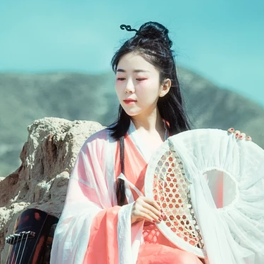 文藝俠客帶兵器女生頭像，唯美古風(fēng)真人頭像