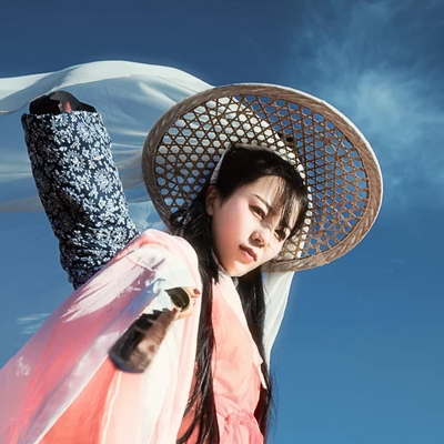 文藝俠客帶兵器女生頭像，唯美古風(fēng)真人頭像