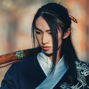 霸氣帶兵器男生頭像，唯美古風(fēng)真人頭像