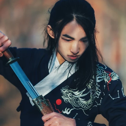 霸氣帶兵器男生頭像，唯美古風(fēng)真人頭像