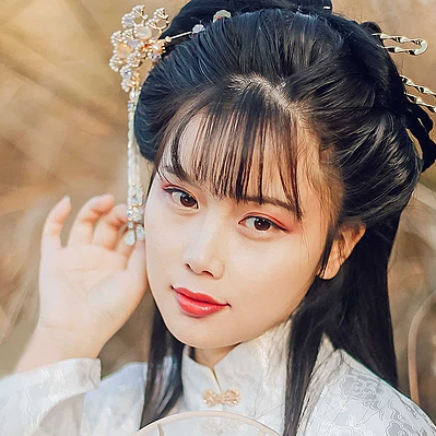 秋落意境帶團扇女生頭像，唯美古風真人頭像