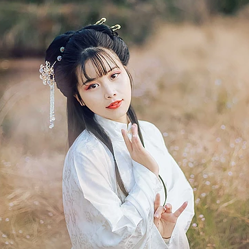 秋落意境帶團扇女生頭像，唯美古風真人頭像