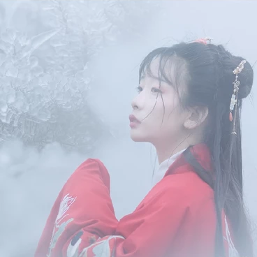 冰雪天地帶傘女生頭像，唯美古風(fēng)真人頭像