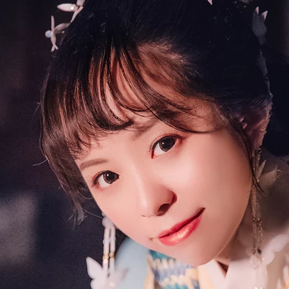 月夜帶團(tuán)扇女生頭像，唯美古風(fēng)真人頭像