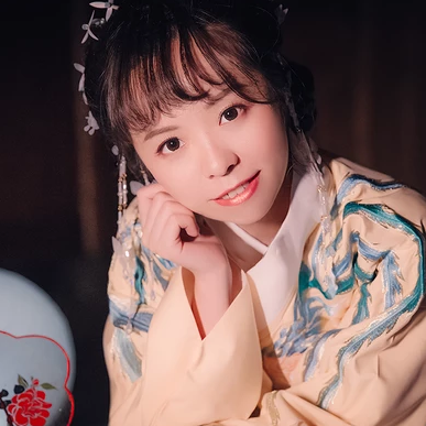 月夜帶團(tuán)扇女生頭像，唯美古風(fēng)真人頭像