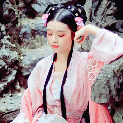 粉衣少女心帶團(tuán)扇女生頭像，唯美古風(fēng)真人頭像