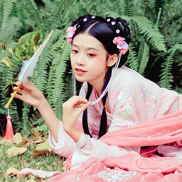 粉衣少女心帶團(tuán)扇女生頭像，唯美古風(fēng)真人頭像