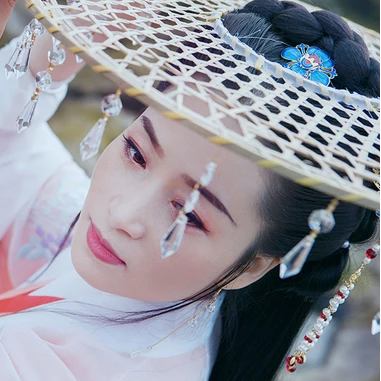 珠簾斗笠女生頭像，唯美古風真人頭像