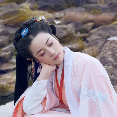 珠簾斗笠女生頭像，唯美古風真人頭像