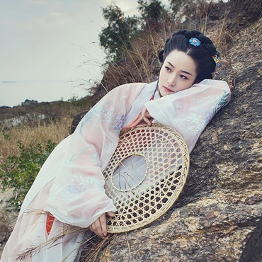 珠簾斗笠女生頭像，唯美古風真人頭像