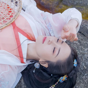 珠簾斗笠女生頭像，唯美古風真人頭像