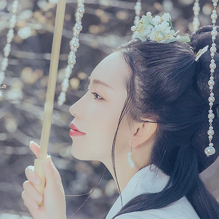 珠簾傘文藝女生頭像，唯美古風真人頭像