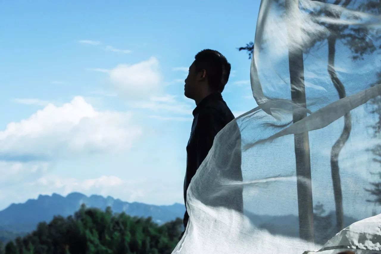 路之青城，在應(yīng)該努力的年紀(jì)留下精彩的痕跡！