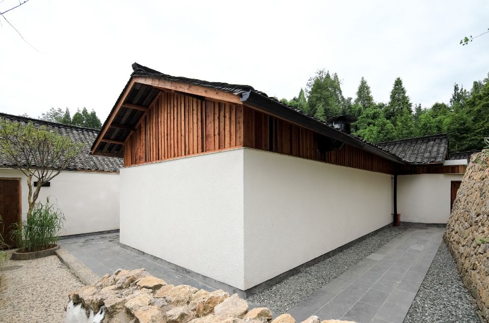 路之青城，在應(yīng)該努力的年紀(jì)留下精彩的痕跡！