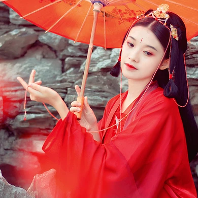 紅梅紅衣女生頭像，唯美古風(fēng)真人頭像