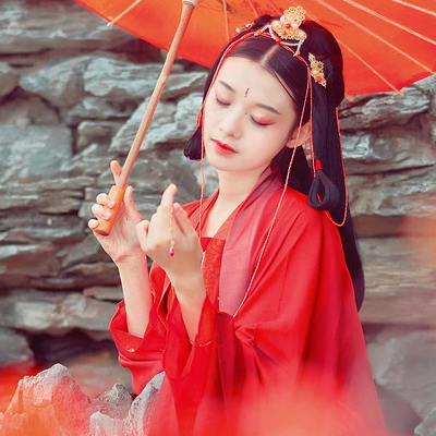 紅梅紅衣女生頭像，唯美古風(fēng)真人頭像