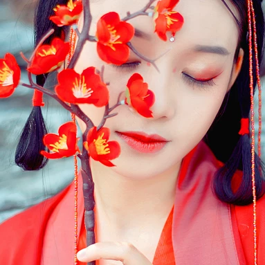 紅梅紅衣女生頭像，唯美古風(fēng)真人頭像