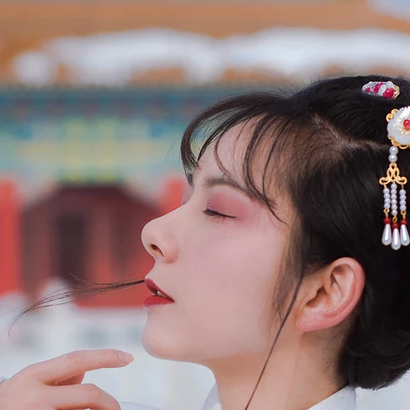 白衣白雪帶傘女生頭像，唯美古風(fēng)真人頭像